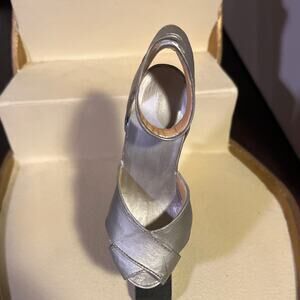 Just the Right Shoe Silver Cloud